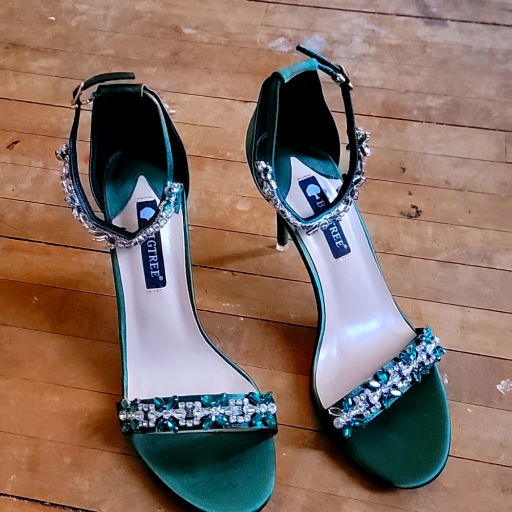 Green Big Tree heels size 40/9.5